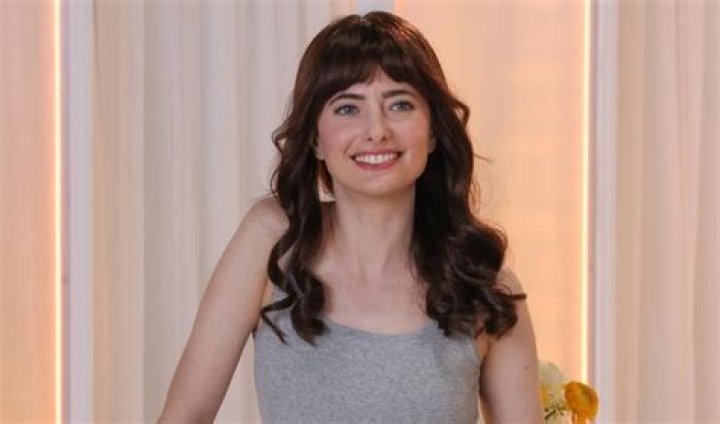 Sarah Sherman Biography (Age, Boyfriend & More) mrDustBin