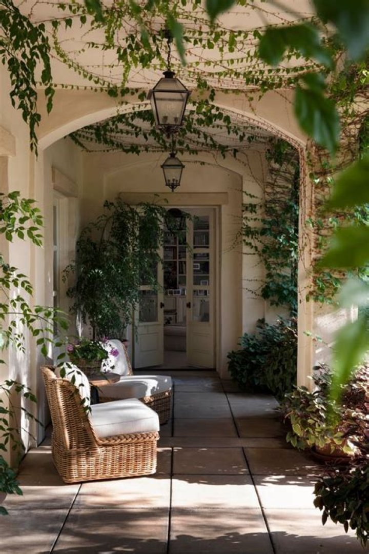 Tour Nancy Meyers&rsquo;s Newly Revitalized L.A. Home Architectural Digest