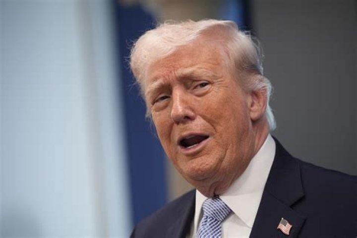 Trump emite un perdón de último segundo al exesposo de la tramposa
